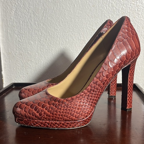 Michael Kors Ethel Burgundy Platform Pumps Size 8.5 - Picture 2 of 5